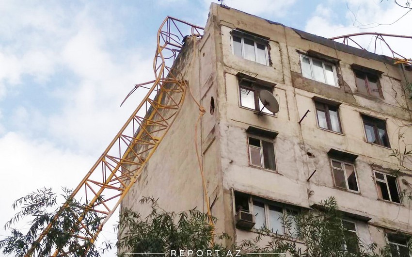 FHN: Kranın aşması nəticəsində binanın bir neçə mərtəbəsinə ziyan dəyib