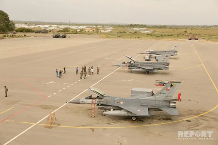 В Азербайджане успешно продолжаются совместные летно-тактические учения TurAz Qartalı - 2017 - ФОТО