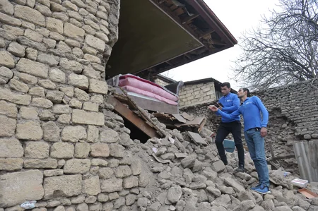 “Regional İnkişaf” İB-nin nümayəndələri zəlzələdən zərər çəkmiş ərazilərdə olub
