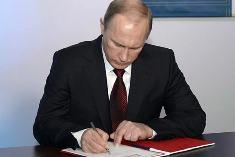 Путин уволил ряд генералов из МВД и МЧС России