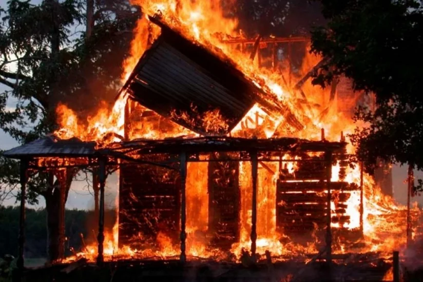 Ağstafada ev yanıb, xəsarət alan var