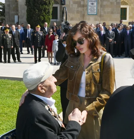 Prezident İlham Əliyev 9 May - Qələbə Günü münasibətilə Bakıda keçirilən mərasimdə iştirak edib - YENİLƏNİB