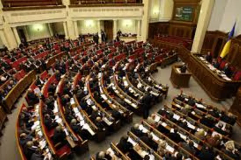 Верховная Рада приняла закон о лишении звания президента Украины Виктора Януковича