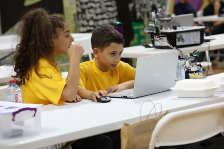 В Баку проходит V Олимпиада роботов