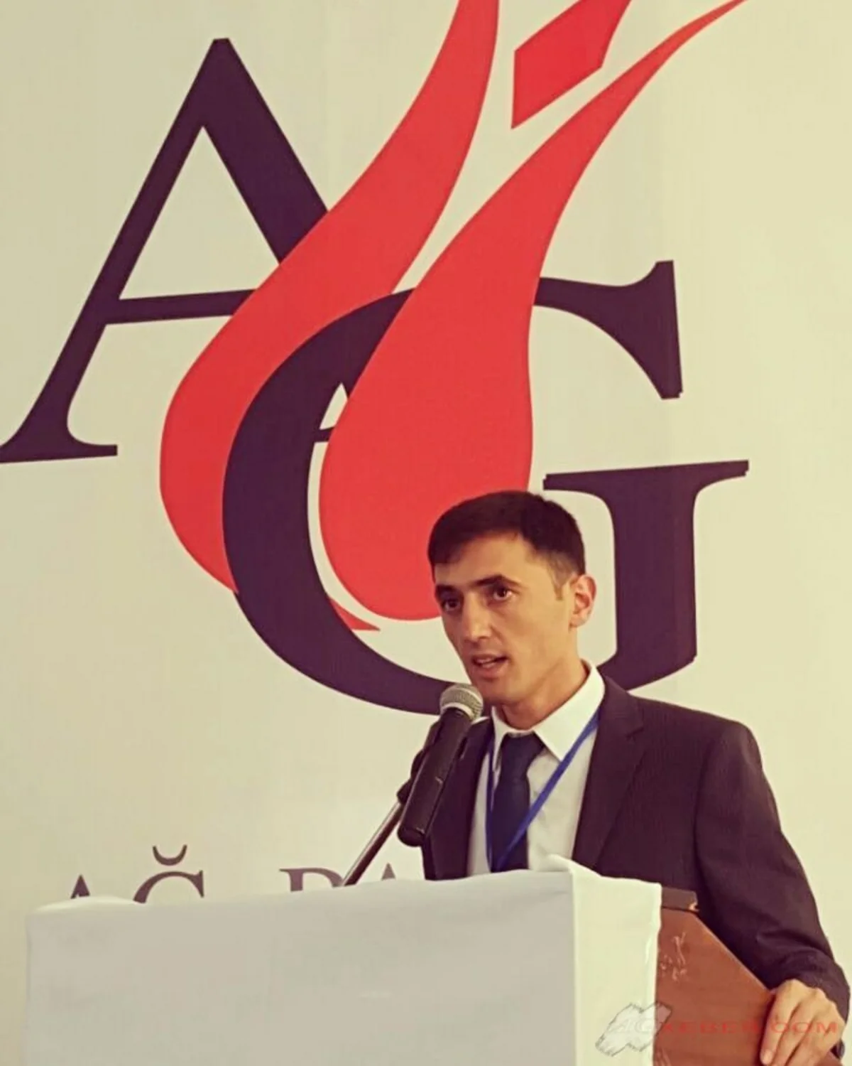 Tural Abbaslı rəhbəri olduğu partiyanın qurultay sənədlərini Ədliyyə Nazirliyinə təqdim edib