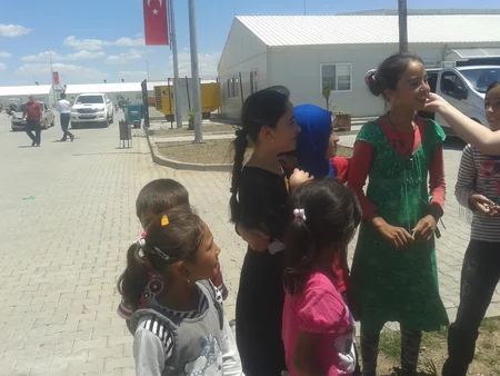 Türkiyə bizə qapılarını açmasaydı, indiyə sağ qalmazdıq - Kahramanmaraşdakı qaçqın düşərgəsindən - REPORTAJ