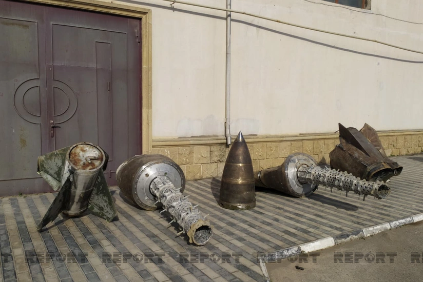 Обломки выпущенного армянами Искандера-М в Парке военных трофеев в Баку