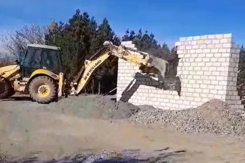Göygöl və Şəmkirdə qanunsuz tikililər sökülüb