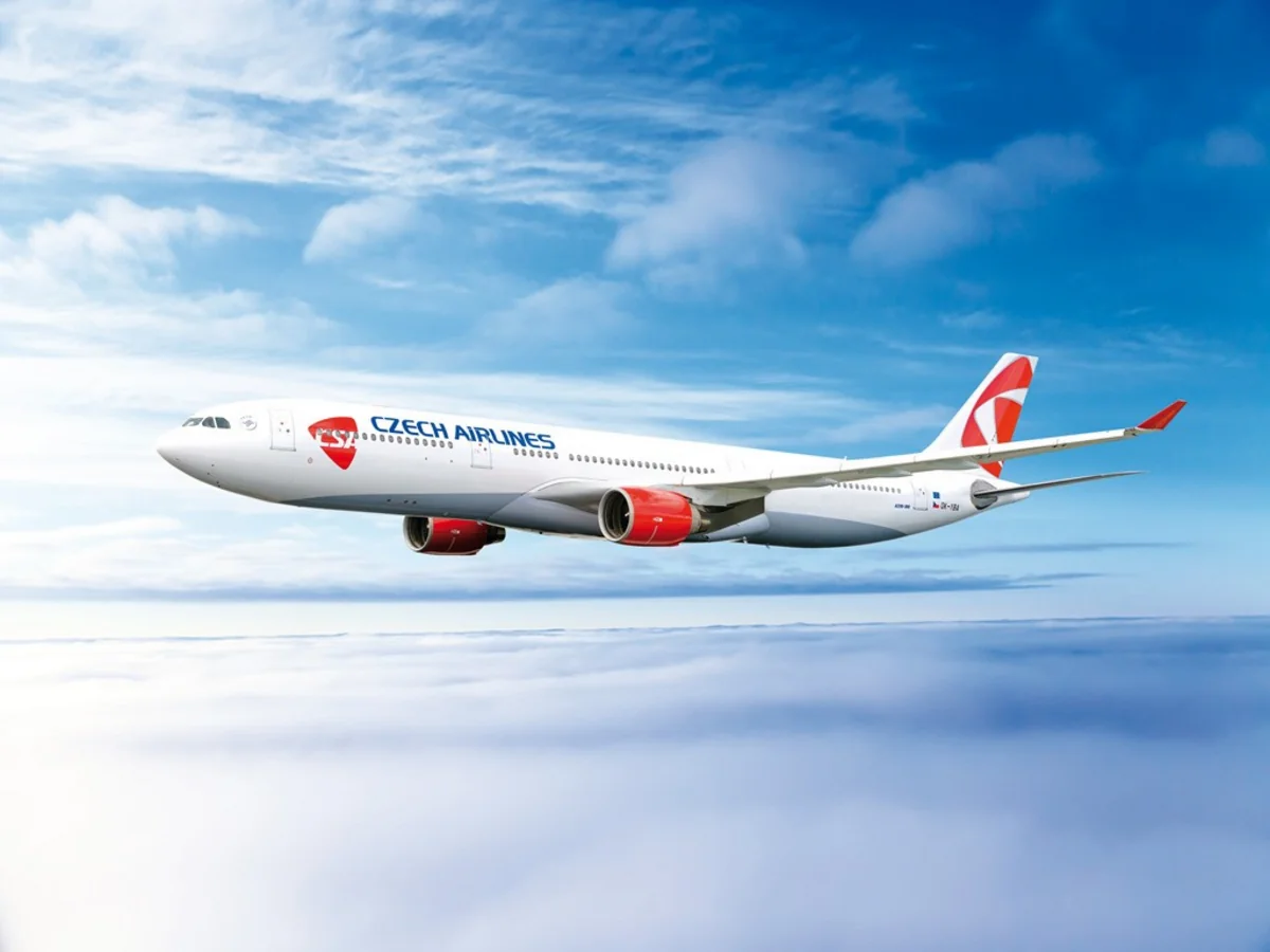 Praqadan Seula uçan təyyarə yanacaq sızması səbəbindən geri qayıdıb