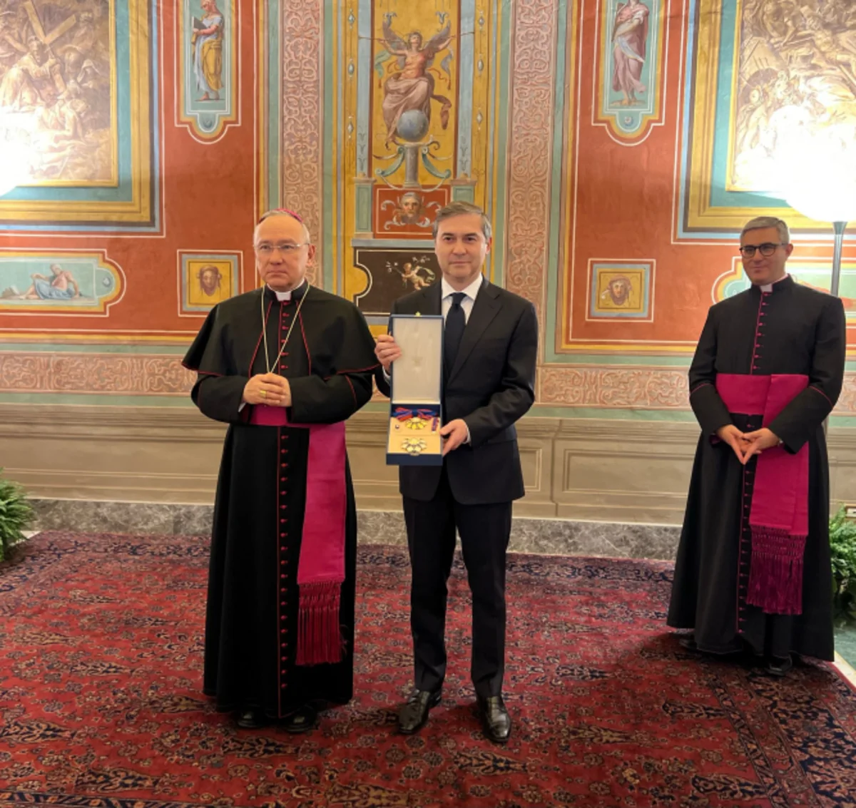 Azərbaycan səfiri Papa Cəngavər Ordeninin Böyük Xaçına layiq görülüb
