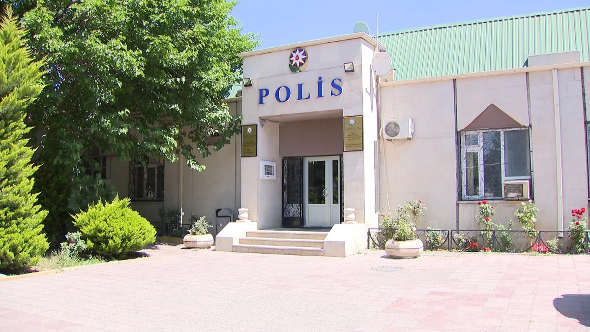 Şagird atasının telefonundan “8103”ə 90 dəfə SMS göndərib - FOTO - VİDEO