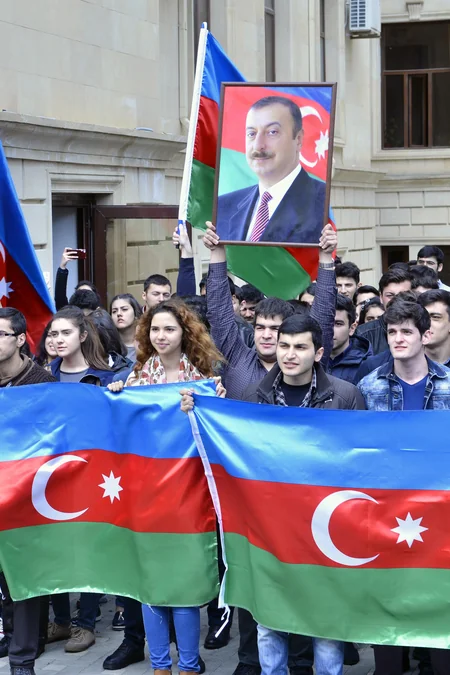 Bakı Ali Neft Məktəbində orduya dəstək aksiyası keçirilib - FOTO
