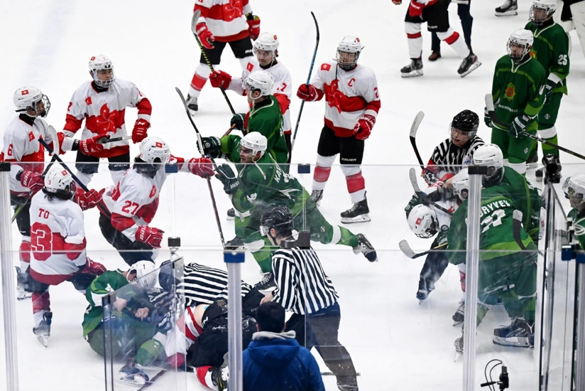 Türkmənistan hokkeyçiləri uduzduqları matçdan sonra rəqibə hücum ediblər