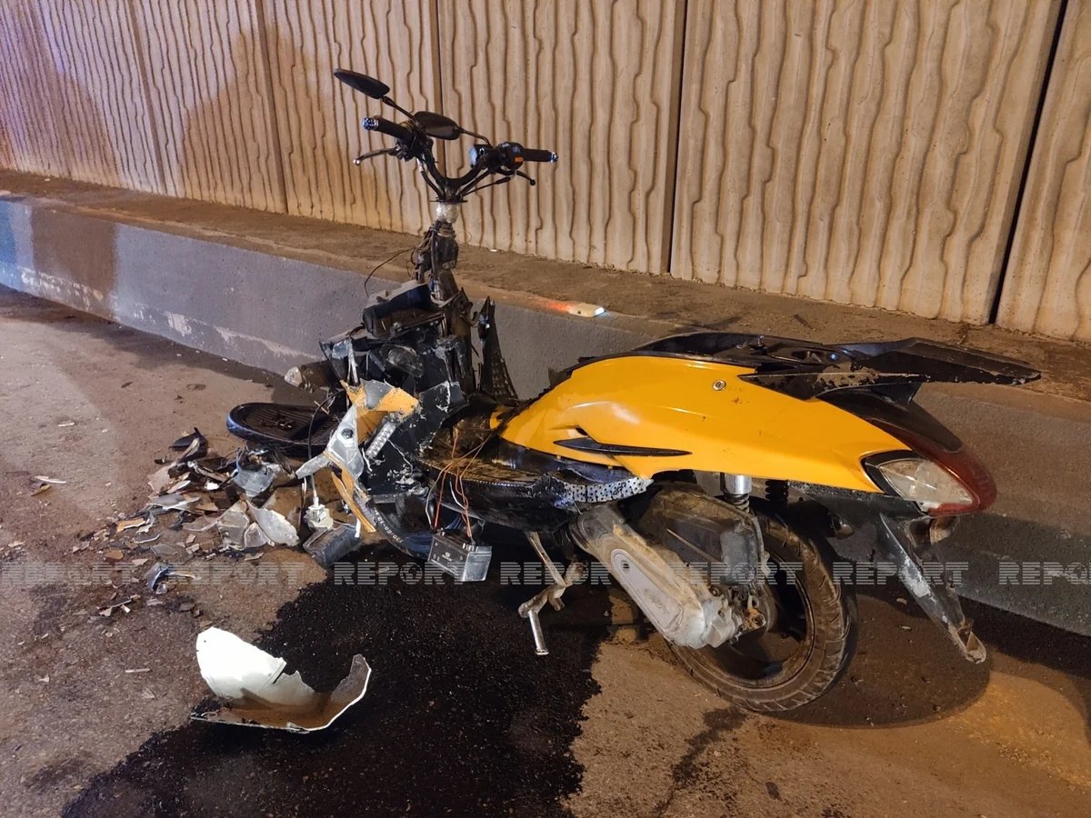Bakıda motosikletlə avtomobil toqquşdu, xəsarət alan var - VİDEO