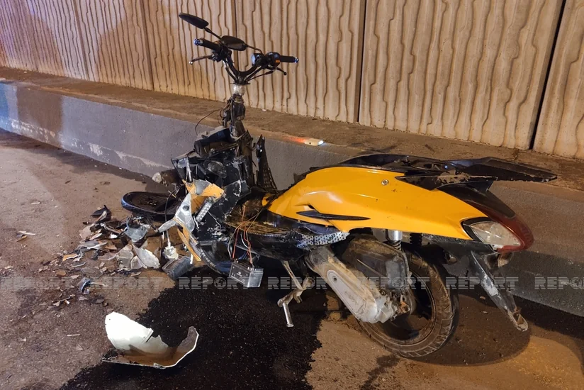Bakıda motosikletlə avtomobil toqquşdu, xəsarət alan var - VİDEO