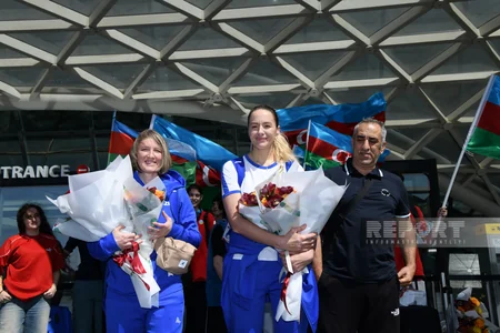 Olimpiadaya lisenziya qazanan Azərbaycanın 3x3 basketbol millisi Vətənə dönüb