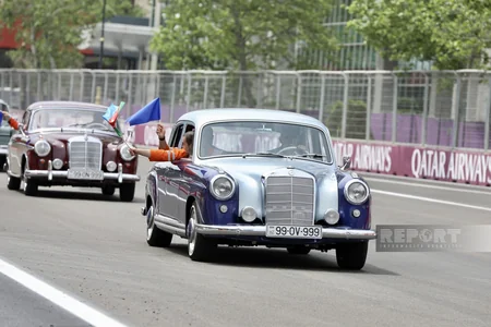 “Formula 1”: Azərbaycan Qran-prisi ərəfəsində klassik avtomobillərin paradı olub - FOTOREPORTAJ