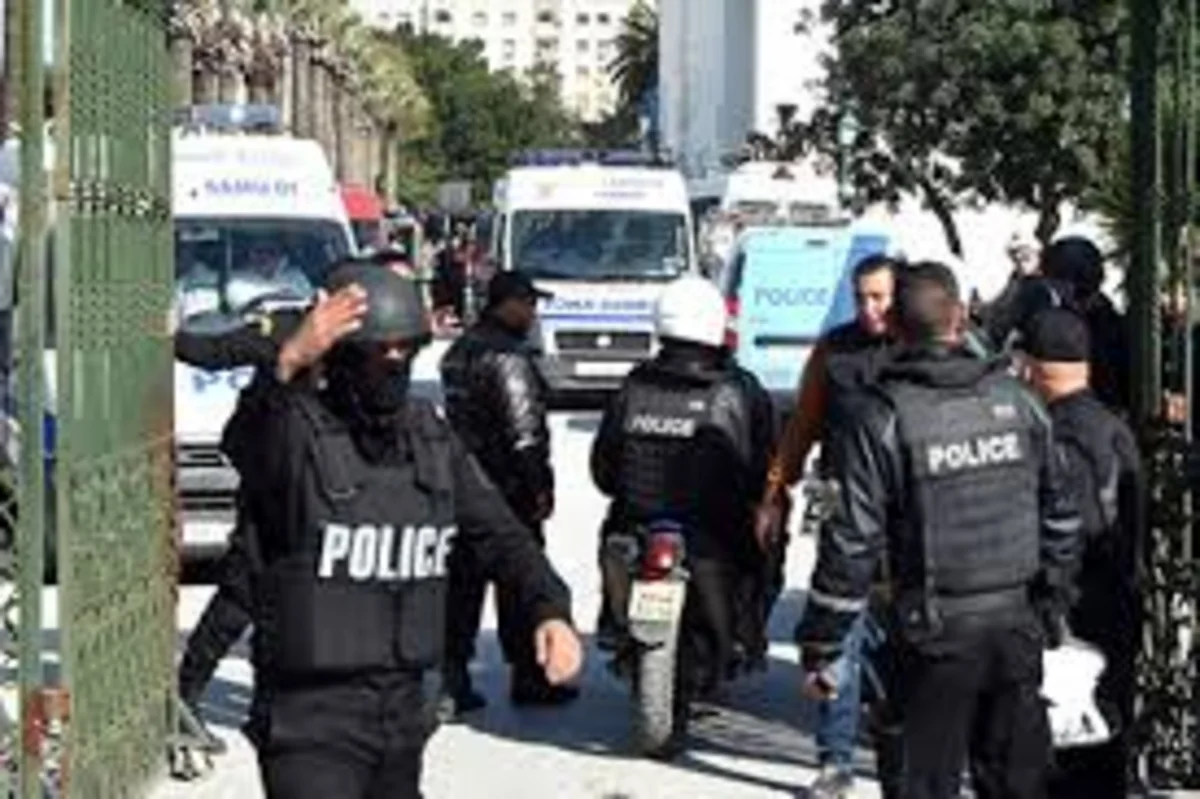 Tunisdə polis idarəsinin beş rəhbər şəxsi işdən çıxarıb