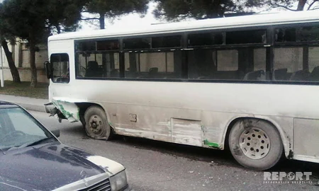 Bakıda marşut avtobusu ilə minik avtomobili toqquşub - FOTO