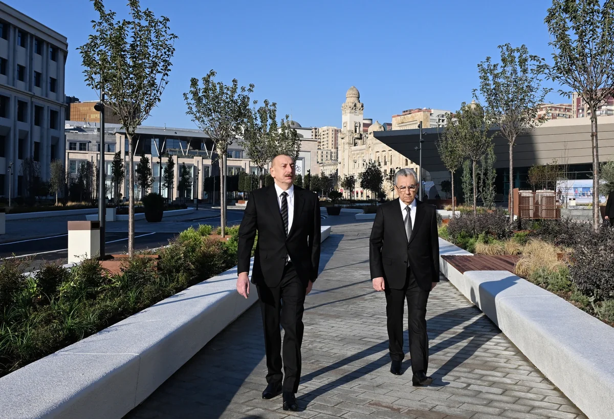 İlham Əliyev Bakı Dəmiryol Vağzalı və metronun “28 May” stansiyasının qarşısında yaradılan şəraitlə tanış olub - YENİLƏNİB
