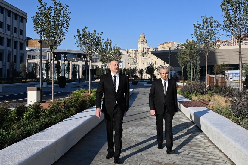 İlham Əliyev Bakı Dəmiryol Vağzalı və metronun “28 May” stansiyasının qarşısında yaradılan şəraitlə tanış olub - YENİLƏNİB