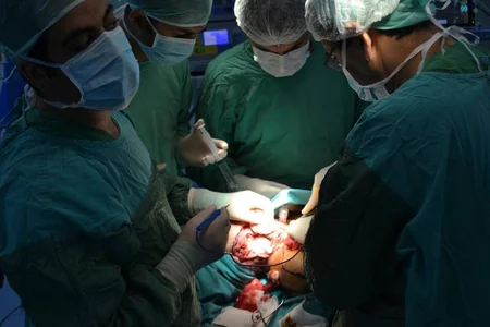 Bakıda mürəkkəb cərrahi əməliyyat həyata keçirilib