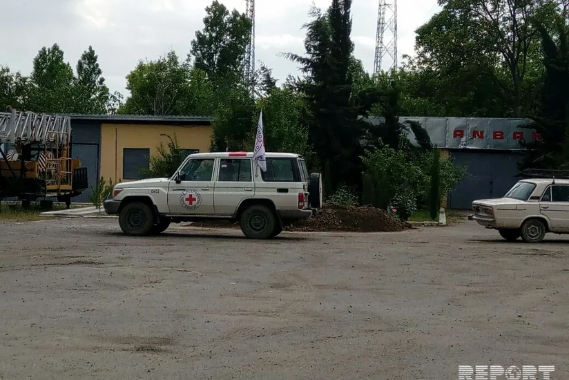 В Агдаме армяне обстреляли сотрудников Международного комитета Красного Креста и рабочих - ФОТО