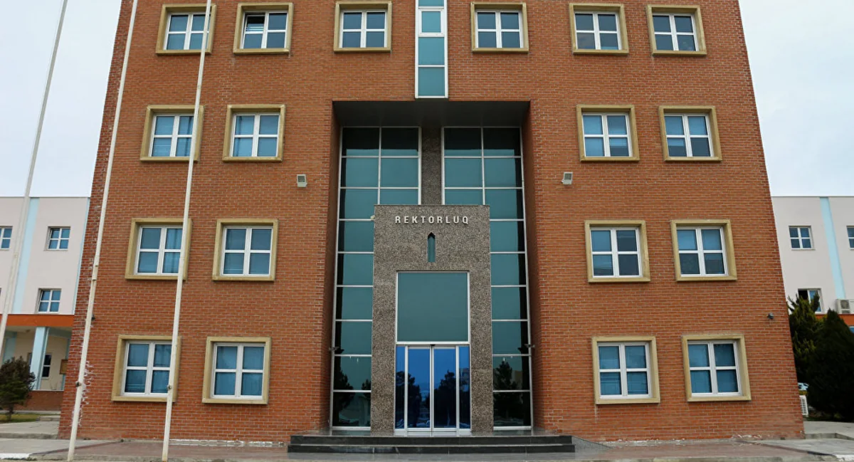 Приостановлен набор по педагогическим специальностям в Бакинский инженерный университет, создано 13 новых специальностей