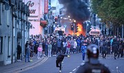 В Северной Ирландии 17 полицейских пострадали в ходе второй ночи беспорядков