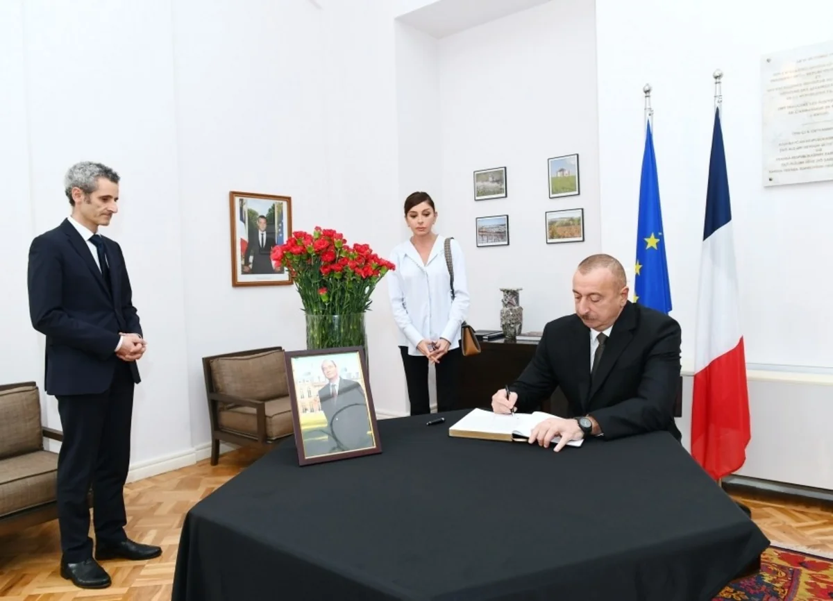 Prezident İlham Əliyev Fransa səfirliyində olub, sabiq Prezident Jak Şirakın vəfatı ilə əlaqədar başsağlığı verib - YENİLƏNİB