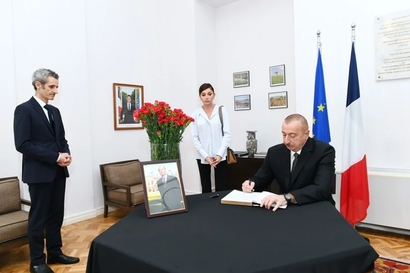 President Ilham Aliyev visits French Embassy to offer condolences over death of former President Jacques Chirac