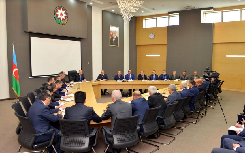Ədliyyə naziri Şəkidə məhkəmə sədrləri və hakimlərin iştirakı ilə geniş müşavirə keçirib