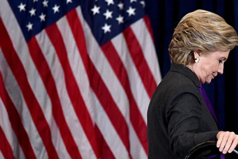 Klintonun seçki qərargahının nümayəndələri onun seçkidə məğlubiyyətində FBI direktorunu günahlandırıb