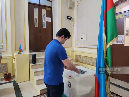 Məntəqə sədri: 90 yaşlı vətəndaşın səsverməyə gəlməsi seçki fəallığını təsdiq edir