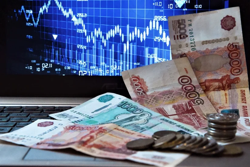 Курс рубля упал на фоне обращения Путина по Украине