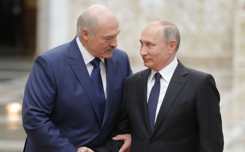 Putin və Lukaşenko telefonla son vəziyyəti müzakirə ediblər