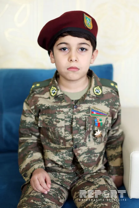 Milli Qəhrəmanın həyat yoldaşı: “Nazirin yaxasına nişan sancdığı oğlum atasının şəhid olduğunu bilmir”