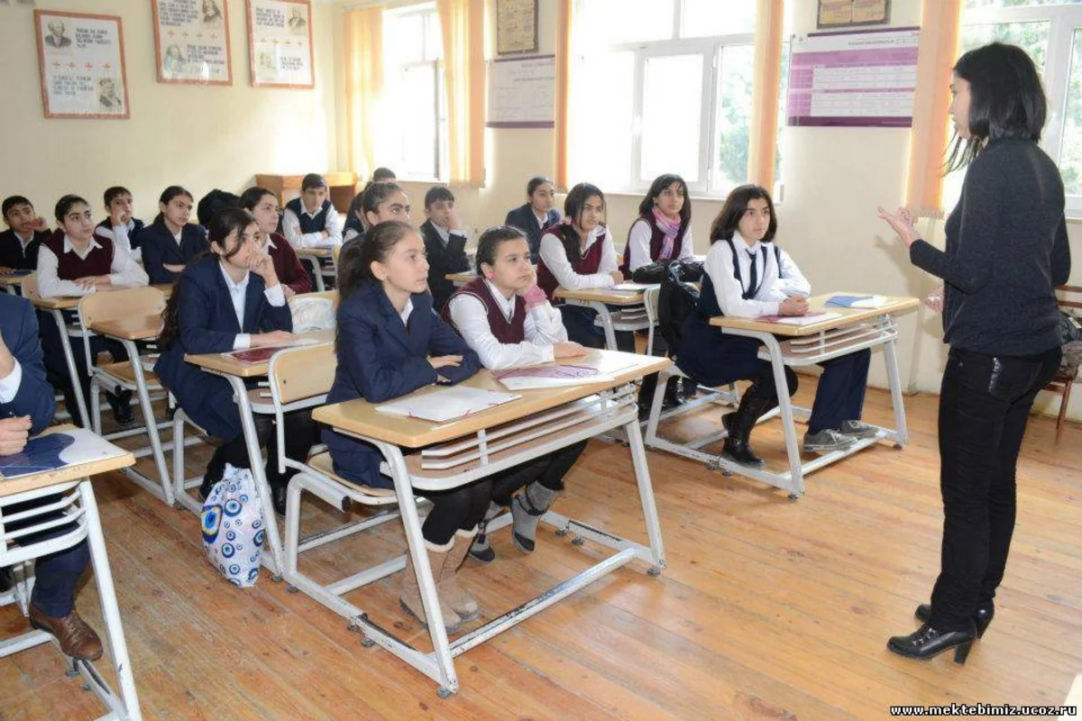 Bakıdakı məktəblərdən birində təhlükə yaranıb, şagirdlər təxliyyə olunub - YENİLƏNİB