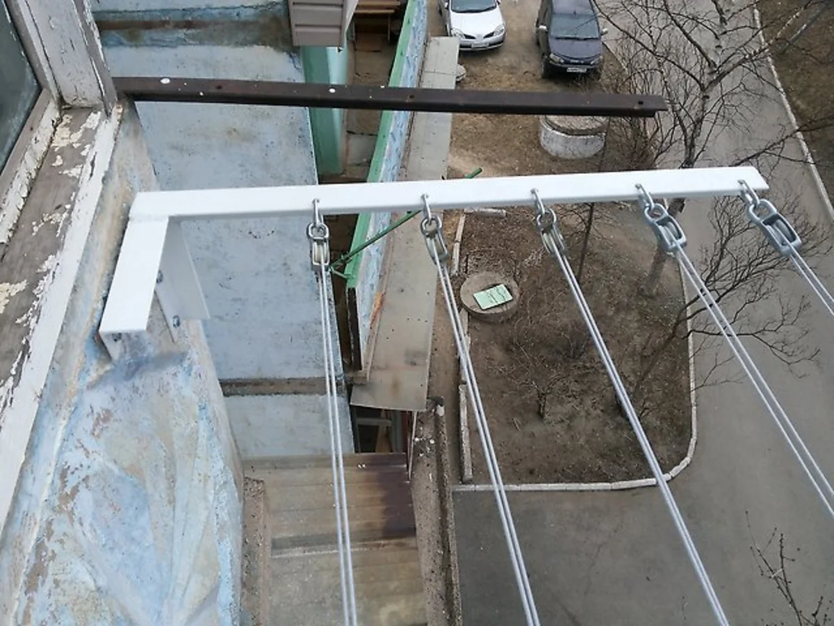 Житель Баку получил тяжелую травму, пытаясь повесить белье