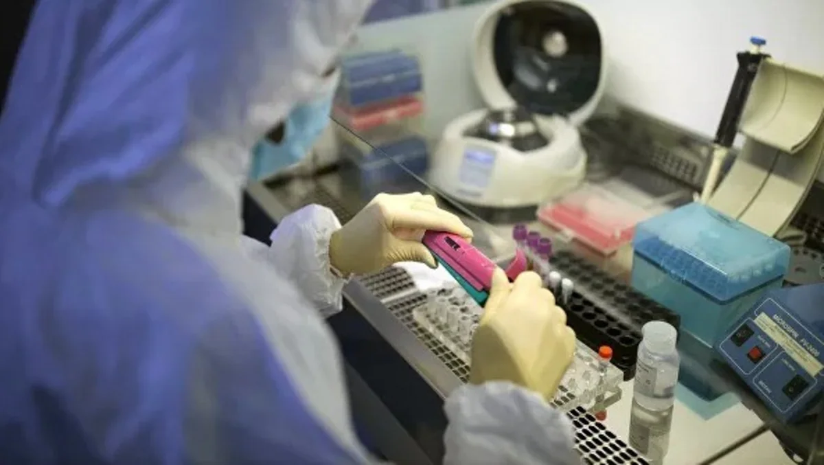 В Китае начались клинические испытания нового препарата против COVID-19