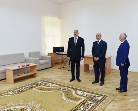 Prezident İlham Əliyev əsaslı təmir edilən 268 saylı xüsusi məktəbdə yaradılan şəraitlə tanış olub