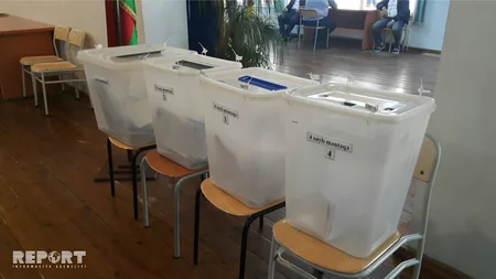 36 saylı Xətai dördüncü seçki dairəsinin 4 saylı seçki məntəqəsində səsvermə davam edir