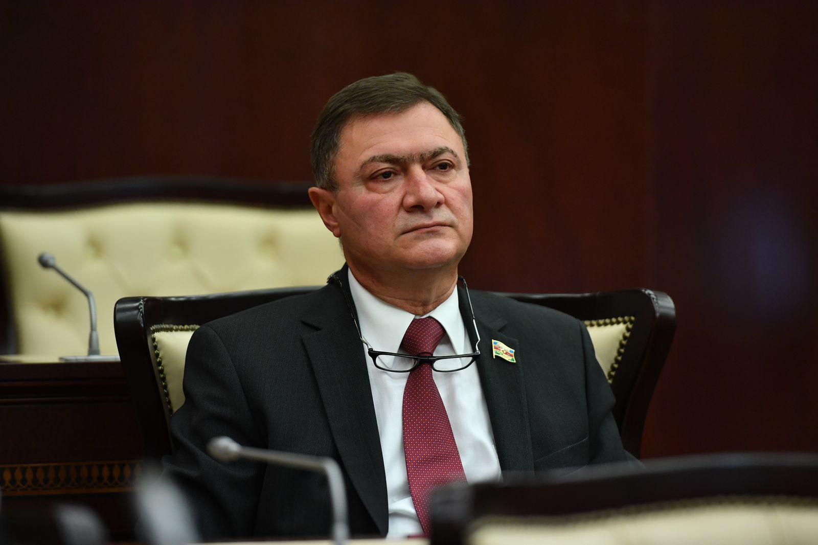  Azər Kərimli
