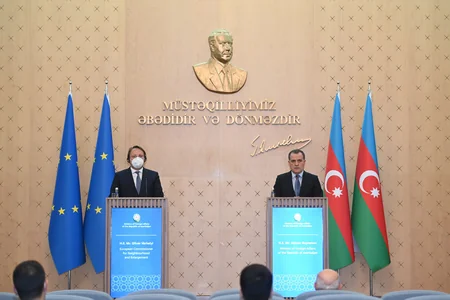 Ceyhun Bayramovun Aİ komissarı ilə müzakirə etdiyi məsələlər açıqlanıb