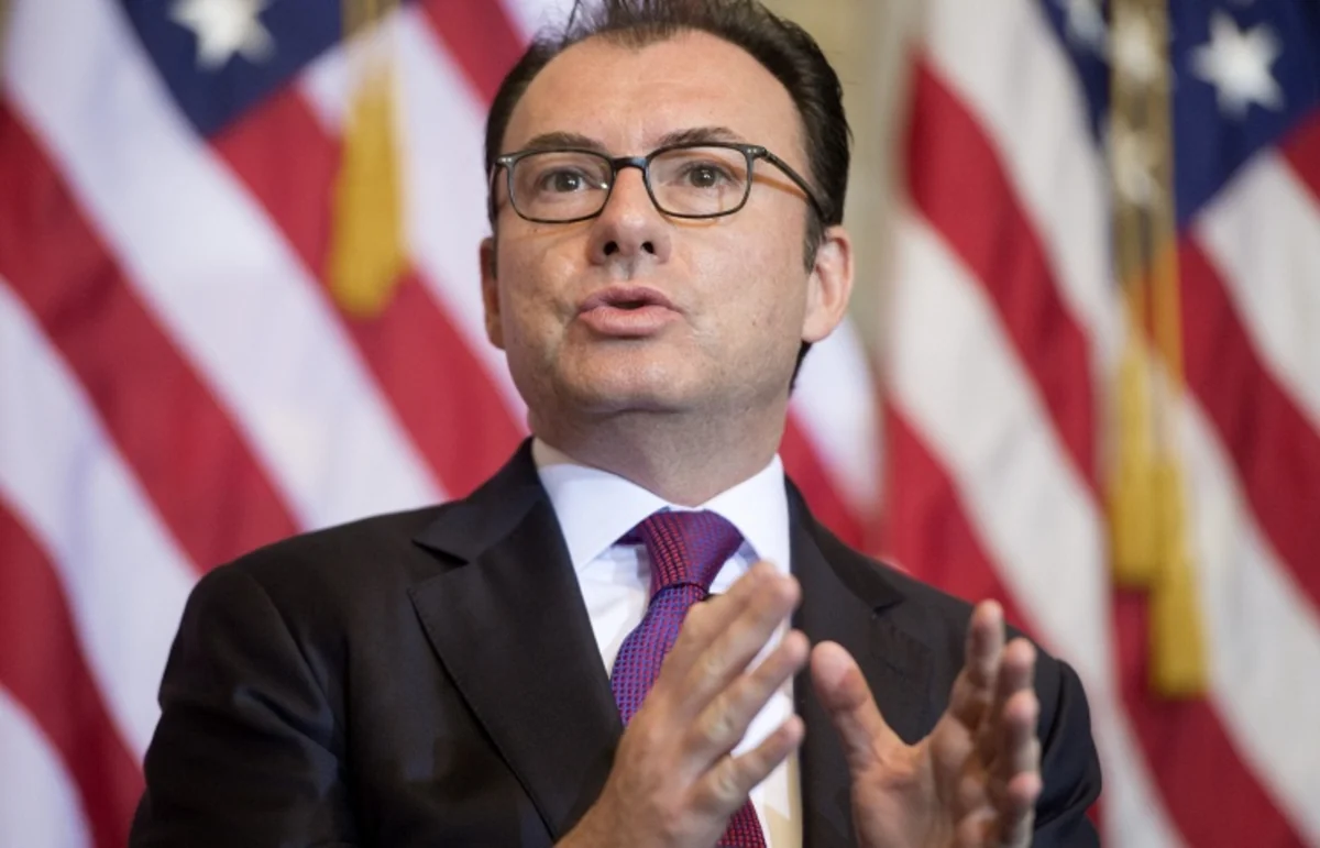 Meksikanın maliyyə naziri Donald Trampın səfərini təşkil etməsi səbəbindən istefa verib