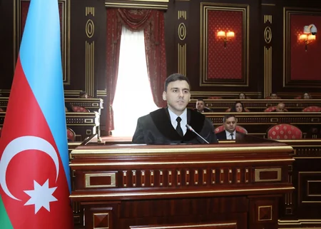 Yeni təyin olunan hakimlər and içiblər