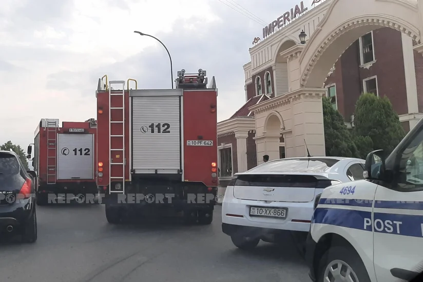 МЧС: из-за пожара в доме торжеств в Гяндже эвакуированы 100 человек