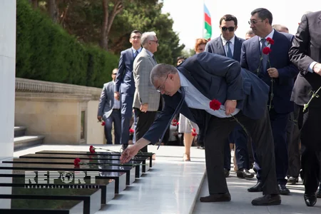 XİN rəhbərliyi Fəxri xiyabanı və Şəhidlər xiyabanını ziyarət ediblər - FOTO