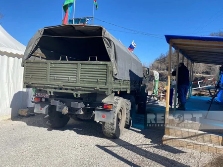 По дороге Ханкенди-Лачын беспрепятственно проехали 60 автомобилей российских миротворцев
