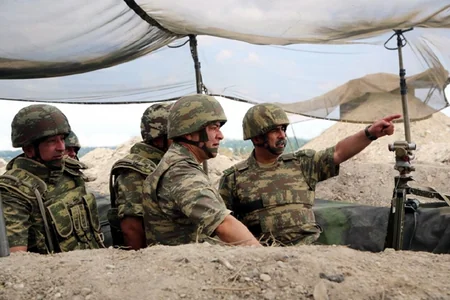 ​Müdafiə naziri cəbhə bölgəsində yerləşən hərbi hissələrdə olub